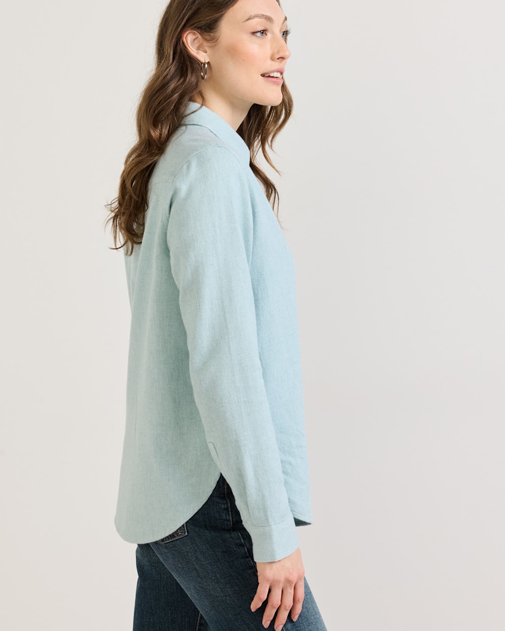 ALTERNATE VIEW OF WOMEN'S COTTON FLANNEL RELAXED SHIRT IN SEA BLUE image number 5