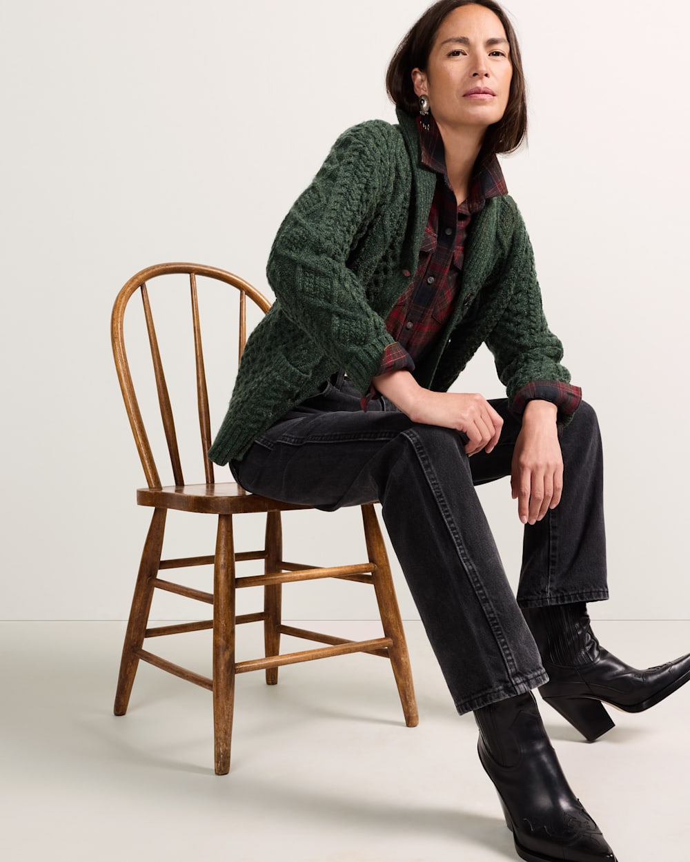 ALTERNATE VIEW OF WOMEN'S FISHERMAN WOOL CARDIGAN IN DARK FIR image number 5