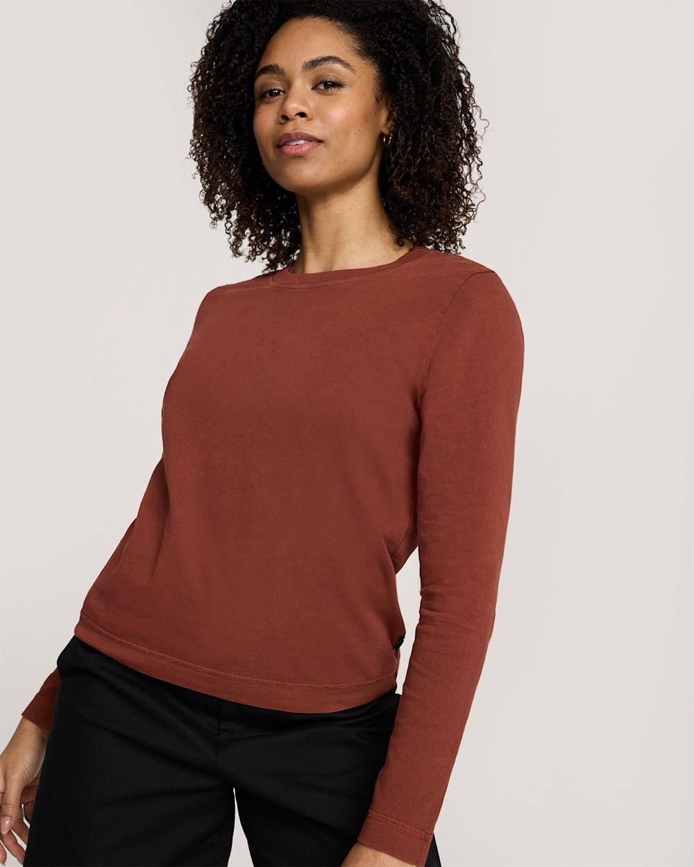 WOMEN'S LONG-SLEEVE DESCHUTES TEE IN BRICK image number 1