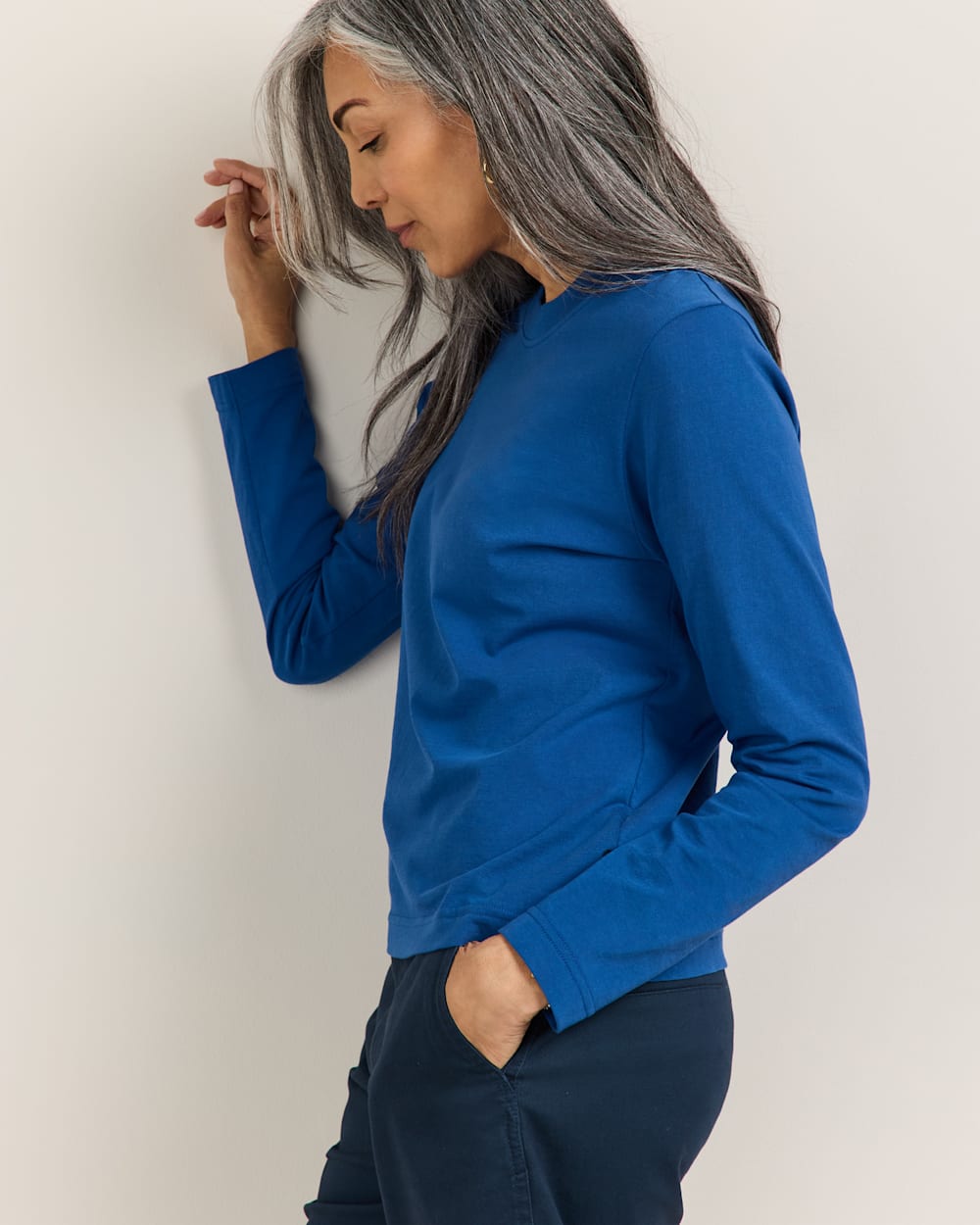 ALTERNATE VIEW OF WOMEN'S LONG-SLEEVE DESCHUTES TEE IN COBALT BLUE image number 3
