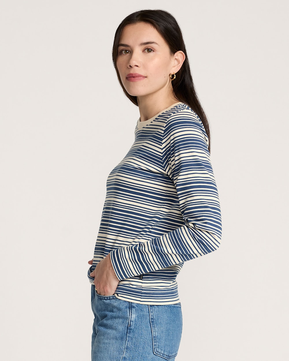 ALTERNATE VIEW OF WOMEN'S LONG-SLEEVE STRIPE DESCHUTES TEE IN BLUE STRIPE image number 3