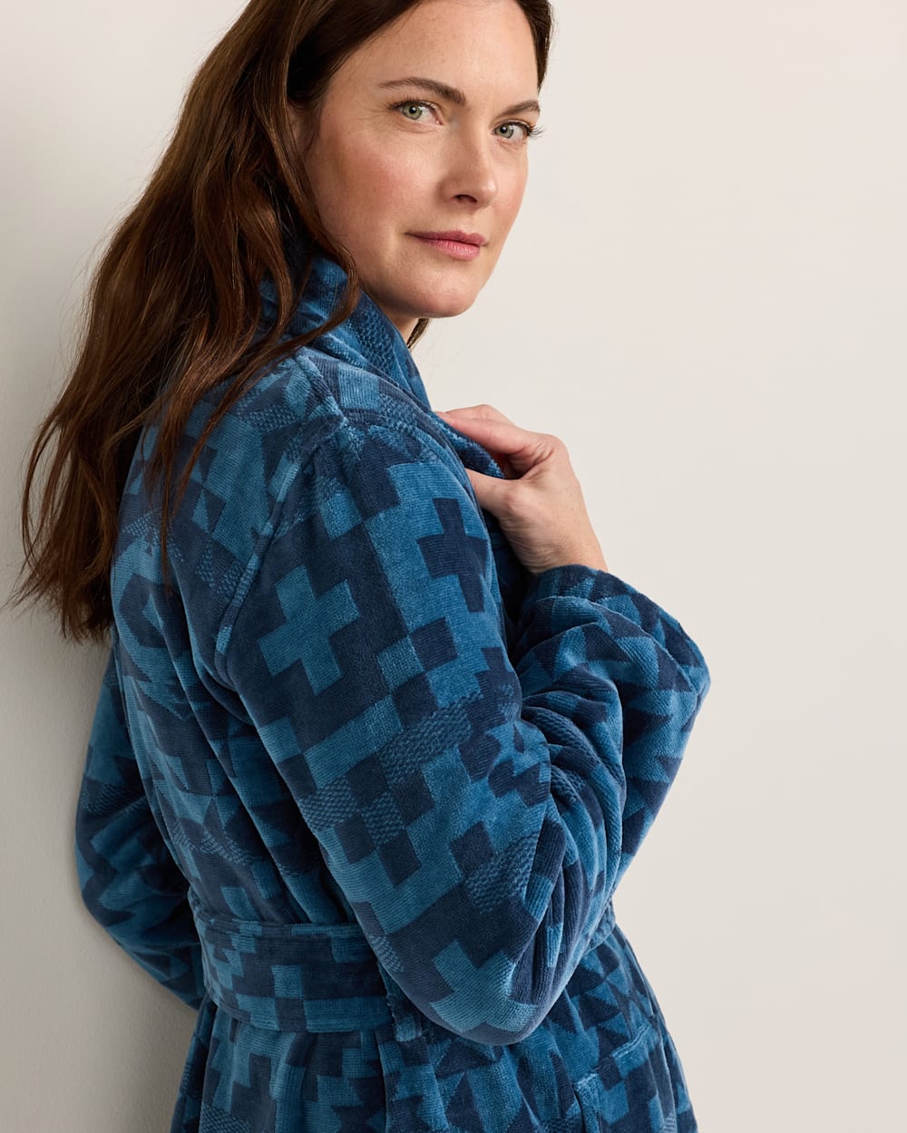 ALTERNATE VIEW OF WOMEN'S BLUE RIDGE COTTON TERRY VELOUR BATHROBE IN BLUE MULTI image number 4