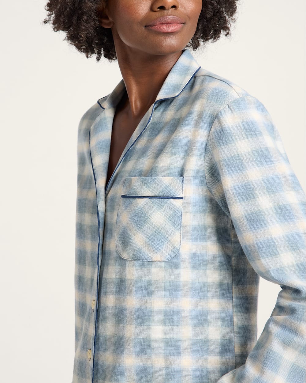 ALTERNATE VIEW OF WOMEN'S PLAID FLANNEL PAJAMA SET IN BLUE OMBRE image number 4