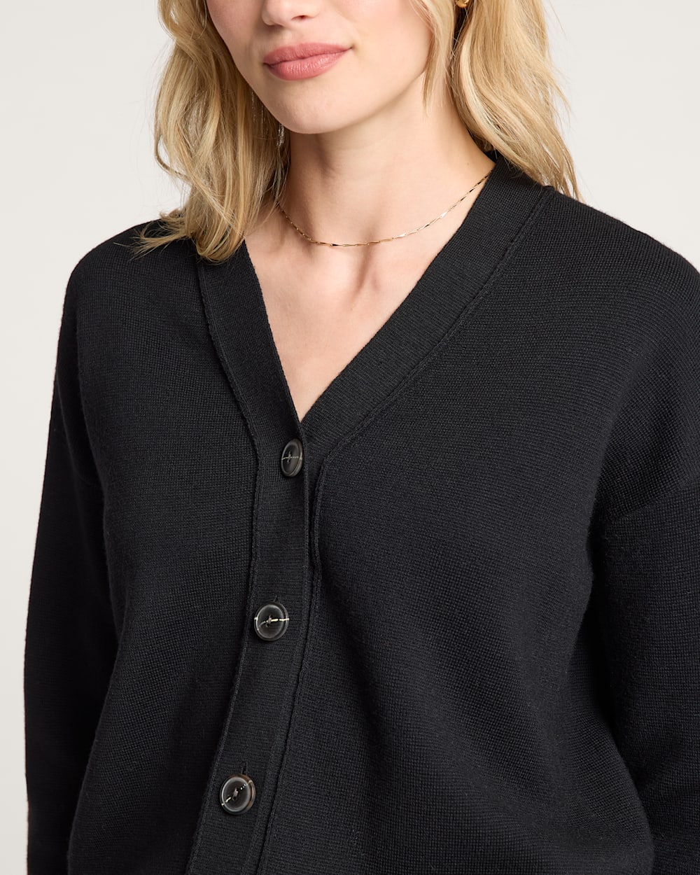 ALTERNATE VIEW OF WOMEN'S RELAXED MERINO CARDIGAN IN BLACK image number 4