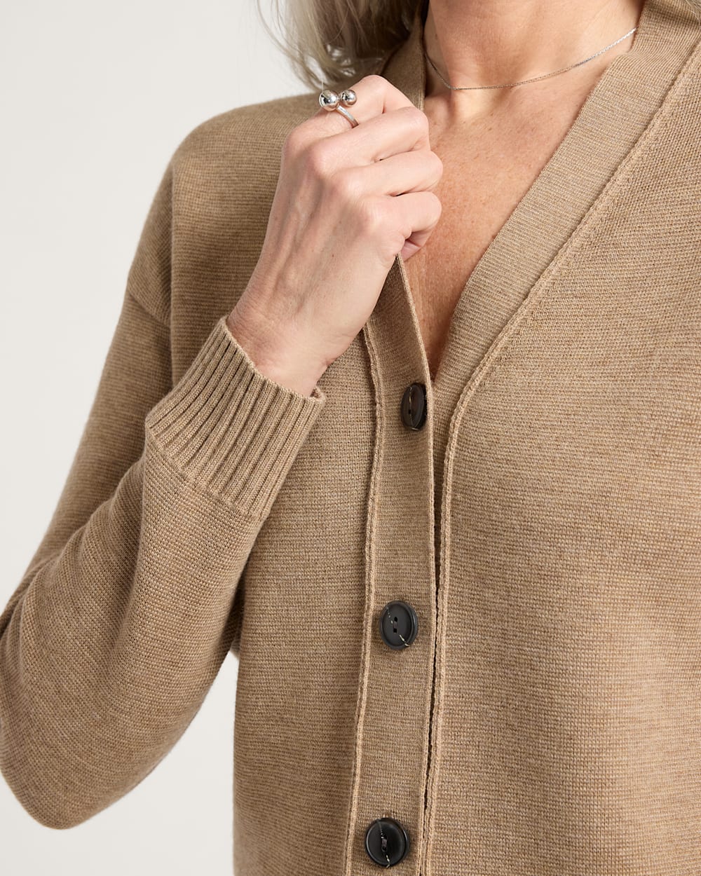 ALTERNATE VIEW OF WOMEN'S RELAXED MERINO CARDIGAN IN TAN image number 4