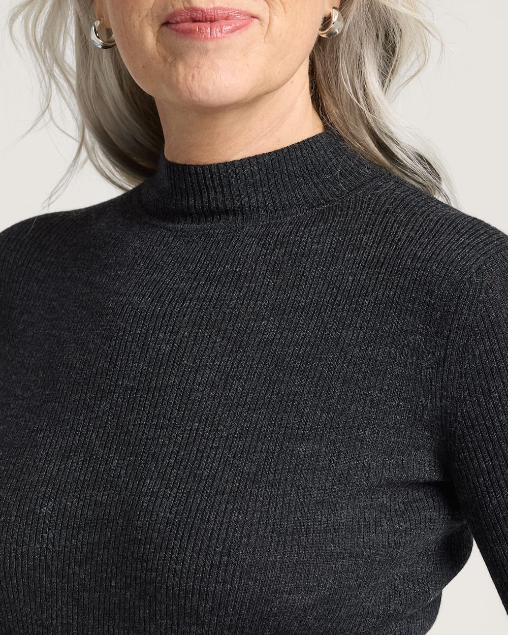 ALTERNATE VIEW OF WOMEN'S RIB MERINO MOCKNECK IN BLACK HEATHER image number 4