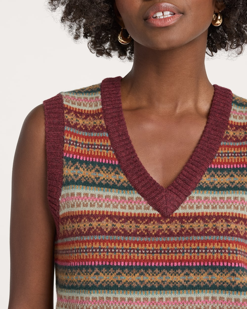 ALTERNATE VIEW OF WOMEN'S HARLOW LAMBSWOOL SWEATER VEST IN BURGUNDY MULTI image number 4