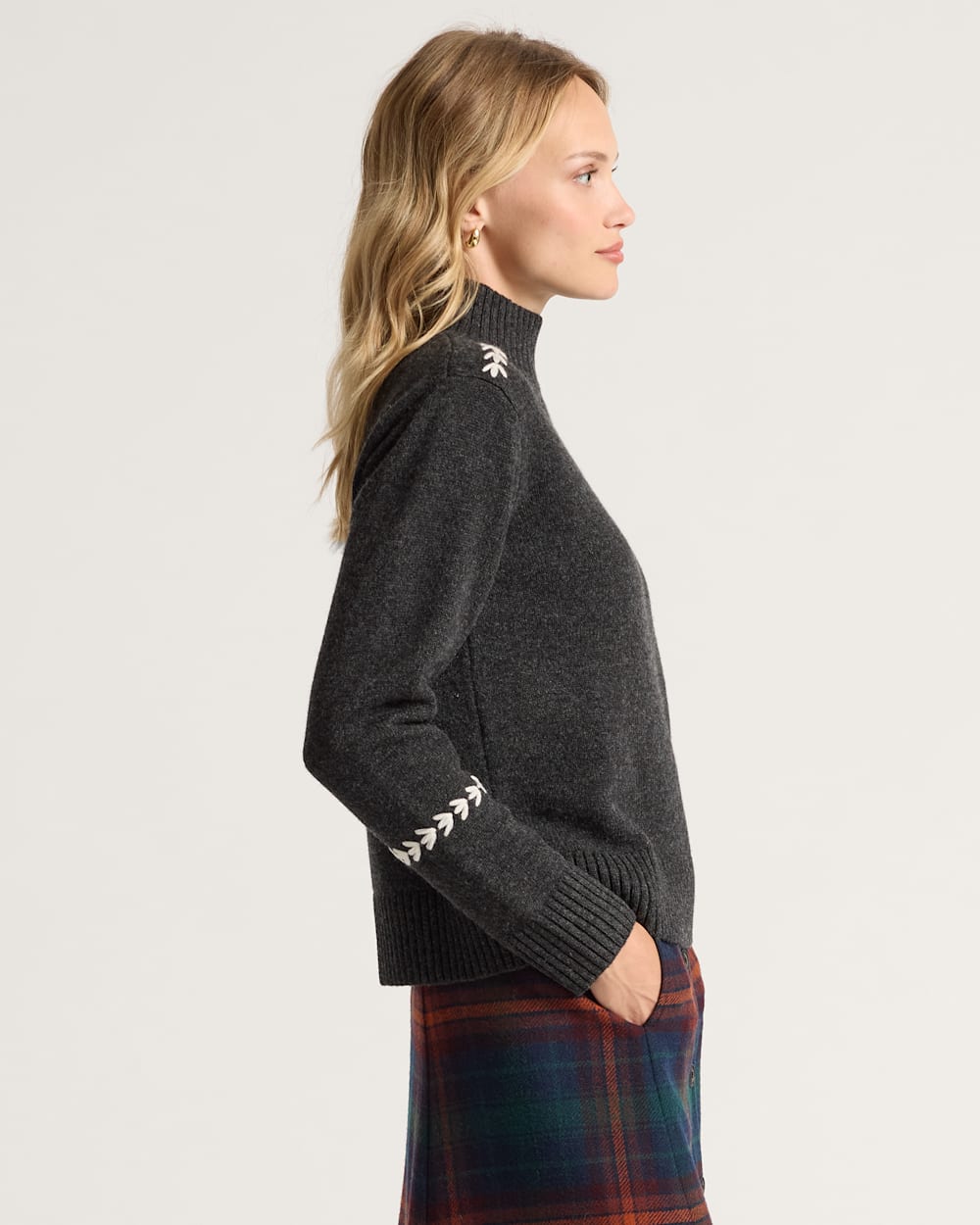 ALTERNATE VIEW OF WOMEN'S VINTAGE MOCKNECK MERINO PULLOVER IN BLACK image number 3