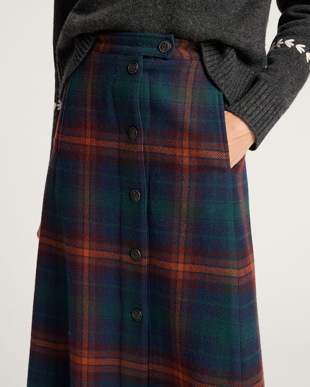 ALTERNATE VIEW OF WOMEN'S PLAID WOOL SKIRT IN NAVY/COPPER image number 4
