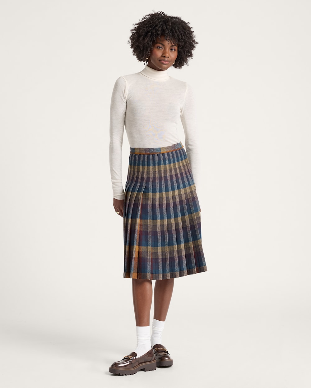 ALTERNATE VIEW OF WOMEN'S REVERSIBLE PLEATED WOOL SKIRT IN BURGUNDY/TAN PLAID image number 4