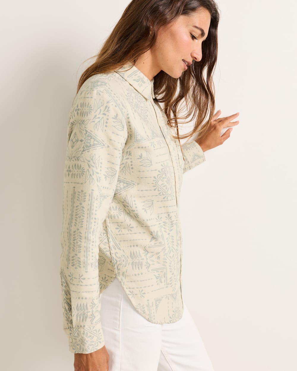 ALTERNATE VIEW OF WOMEN'S DOUBLESOFT PERFECT ONE POCKET SHIRT IN SHALE LAUREL GROVE image number 3