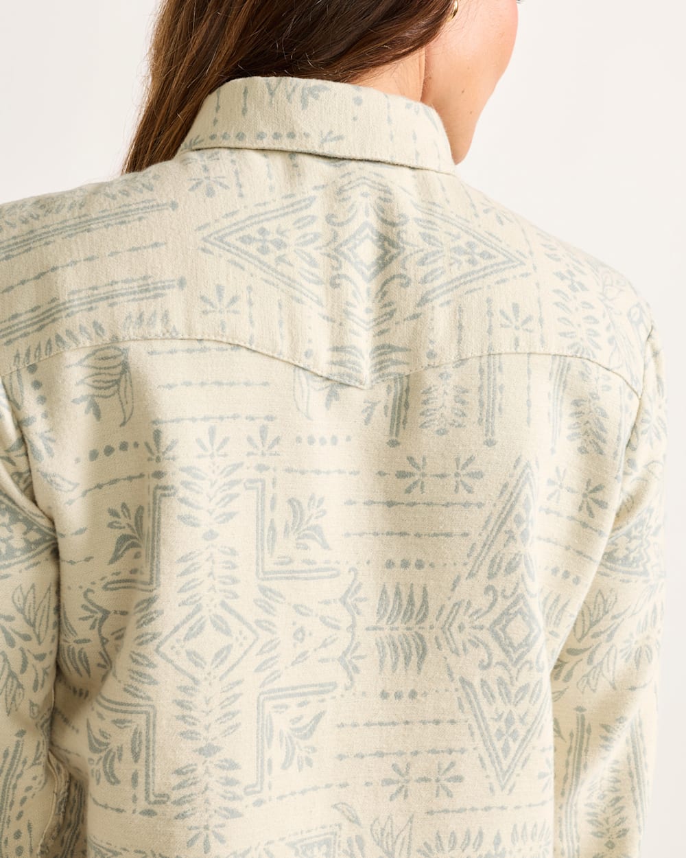 ALTERNATE VIEW OF WOMEN'S DOUBLESOFT PERFECT ONE POCKET SHIRT IN SHALE LAUREL GROVE image number 5