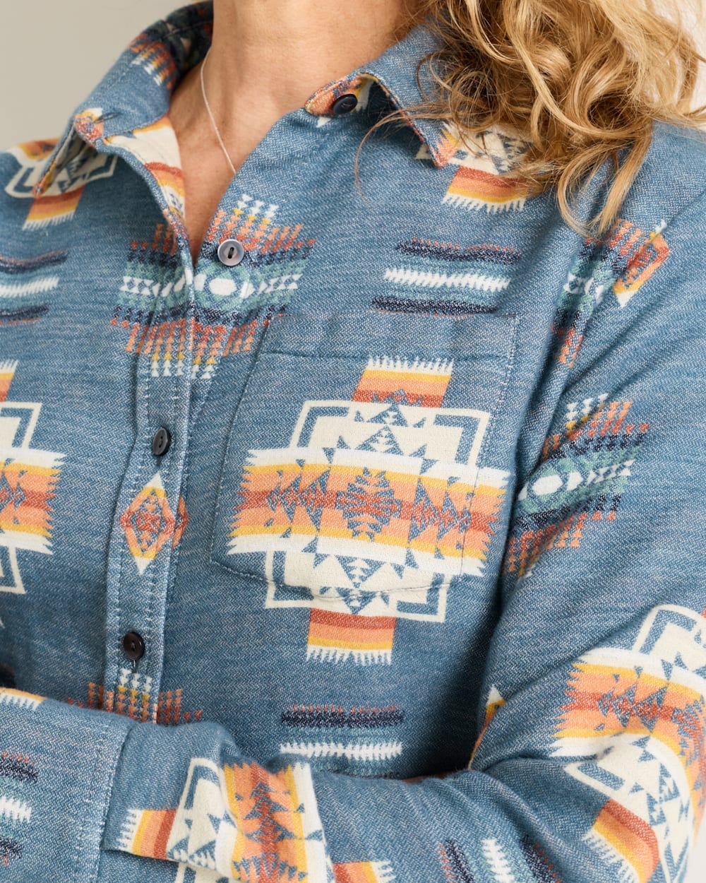 ALTERNATE VIEW OF WOMEN'S DOUBLESOFT PERFECT ONE POCKET SHIRT IN NAVY CHIEF JOSEPH image number 5