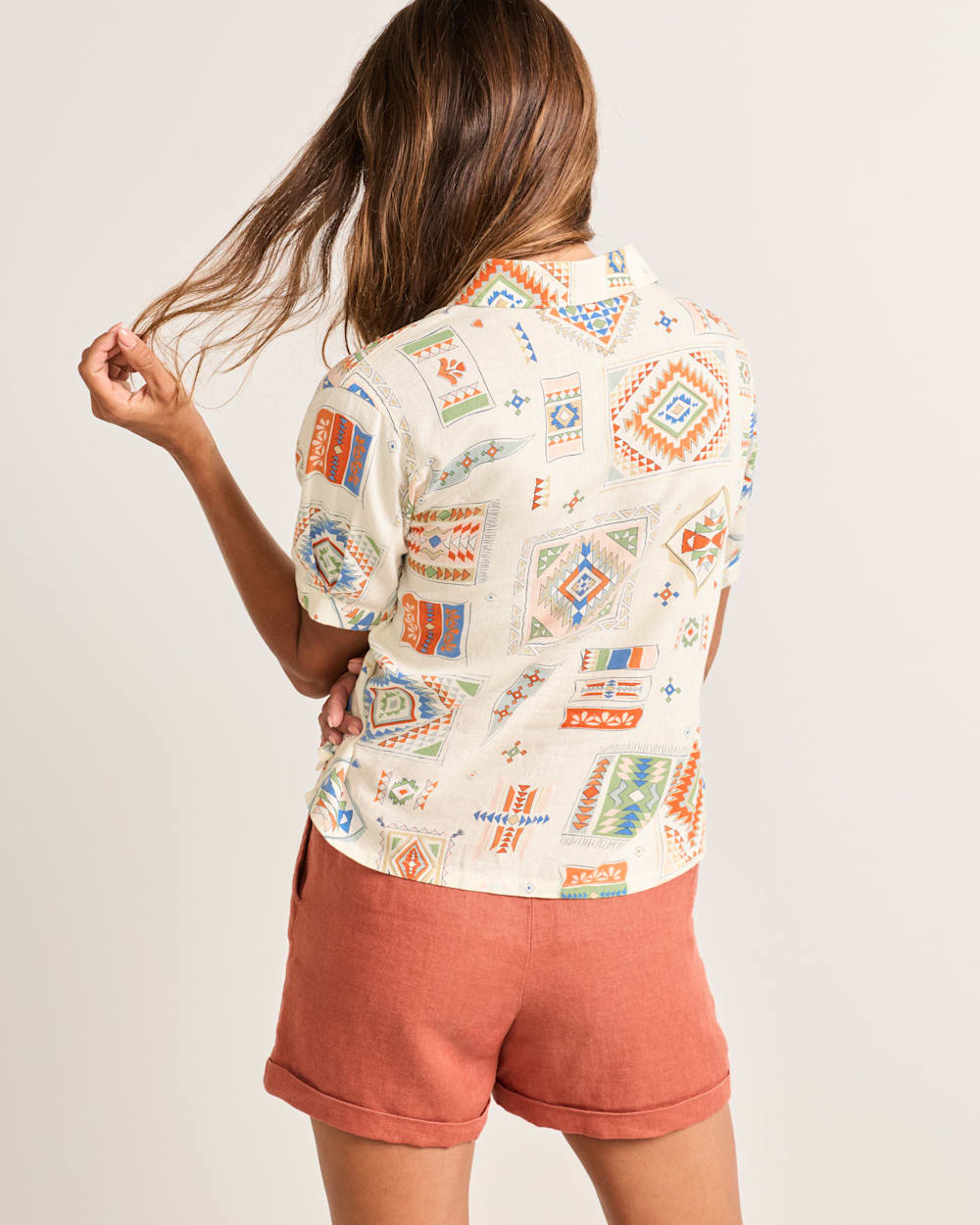 ALTERNATE VIEW OF WOMEN'S SHORT-SLEEVE HARLOW LINEN SHIRT IN IVORY MULTI image number 2