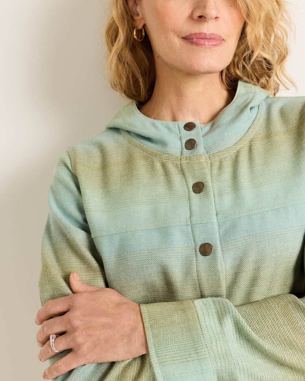 ALTERNATE VIEW OF WOMEN'S OMBRE TRAILSIDE WOOL HOODIE IN TEAL/TAN image number 4