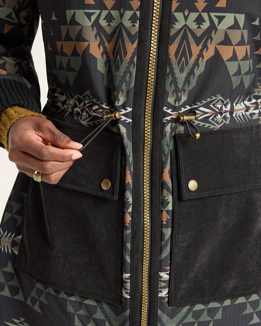 ALTERNATE VIEW OF WOMEN'S POWDER RIVER RIPSTOP ANORAK IN BLACK SILVERBARK image number 5