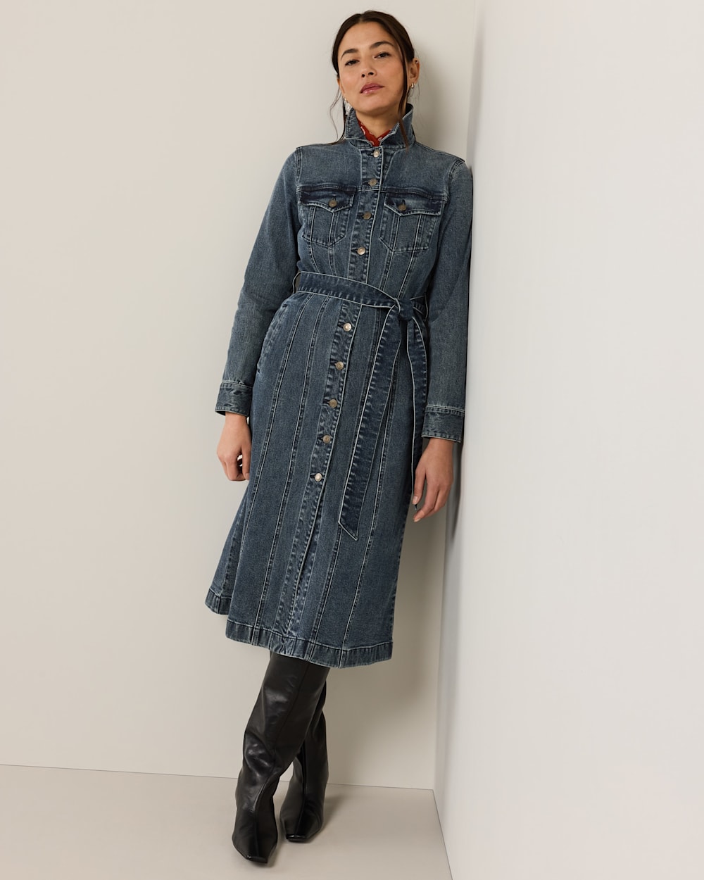 WOMEN'S DENIM MIDI SHIRT DRESS IN DARK WASH image number 1