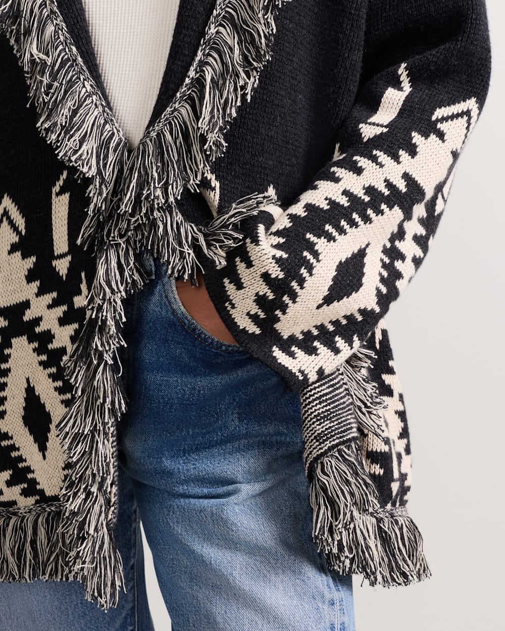 ALTERNATE VIEW OF WOMEN'S GRAPHIC FRINGE CARDIGAN IN BLACK/IVORY image number 5