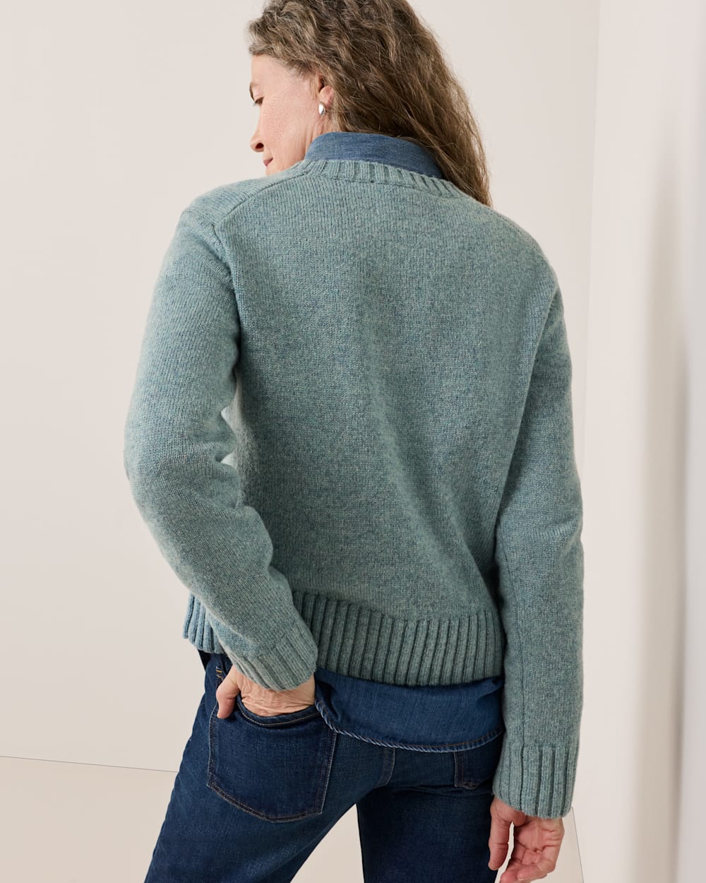 ALTERNATE VIEW OF WOMEN'S SHETLAND COLLECTION CREWNECK IN SEA GLASS BLUE HEATHER image number 4