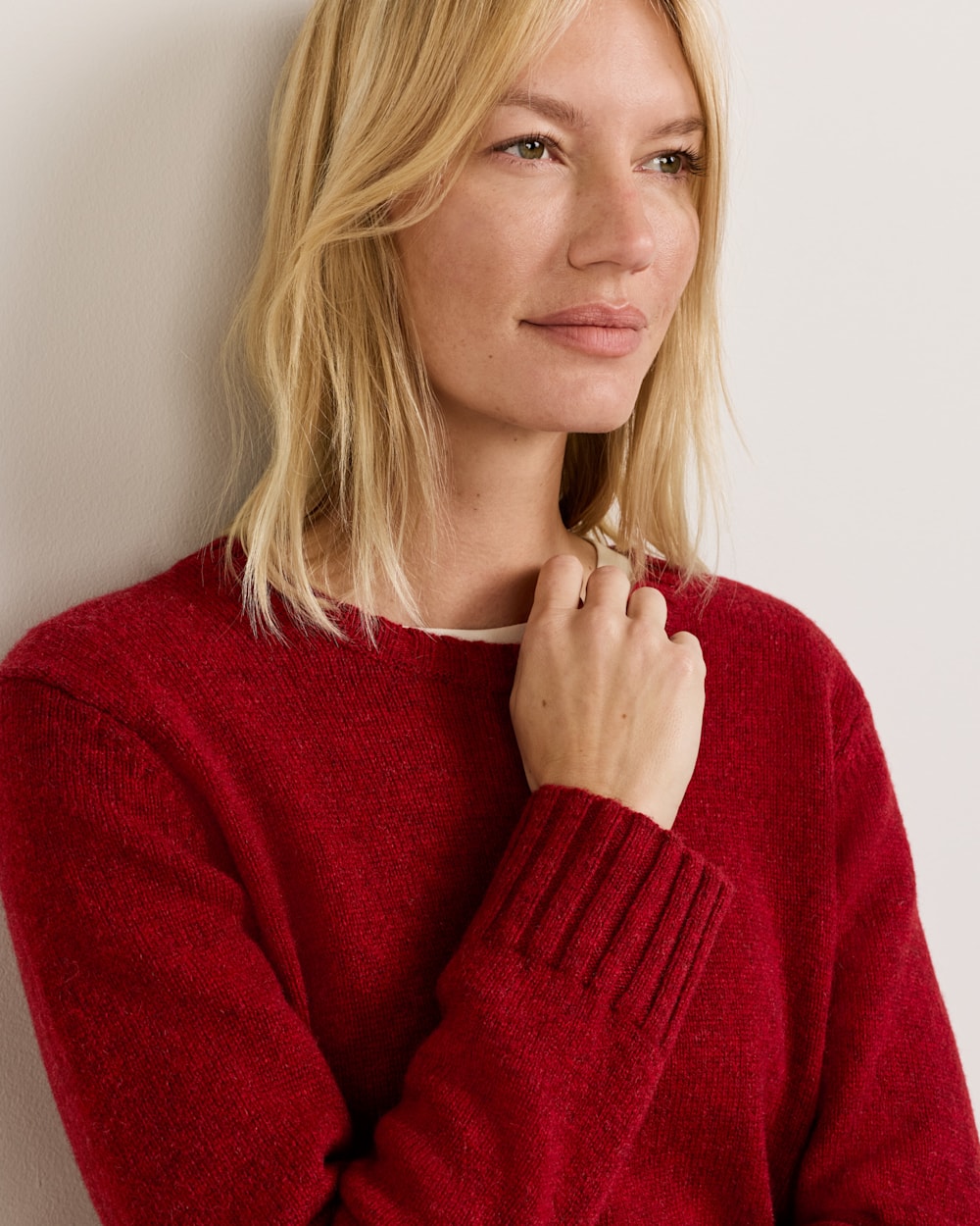 ALTERNATE VIEW OF WOMEN'S SHETLAND COLLECTION CREWNECK IN RED HEATHER image number 6