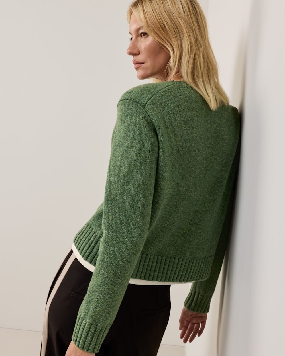 ALTERNATE VIEW OF WOMEN'S SHETLAND COLLECTION CREWNECK IN GREEN HEATHER image number 3