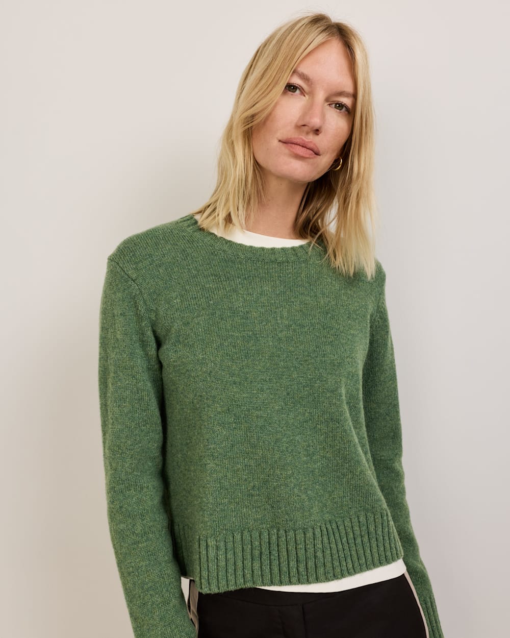 ALTERNATE VIEW OF WOMEN'S SHETLAND COLLECTION CREWNECK IN GREEN HEATHER image number 5