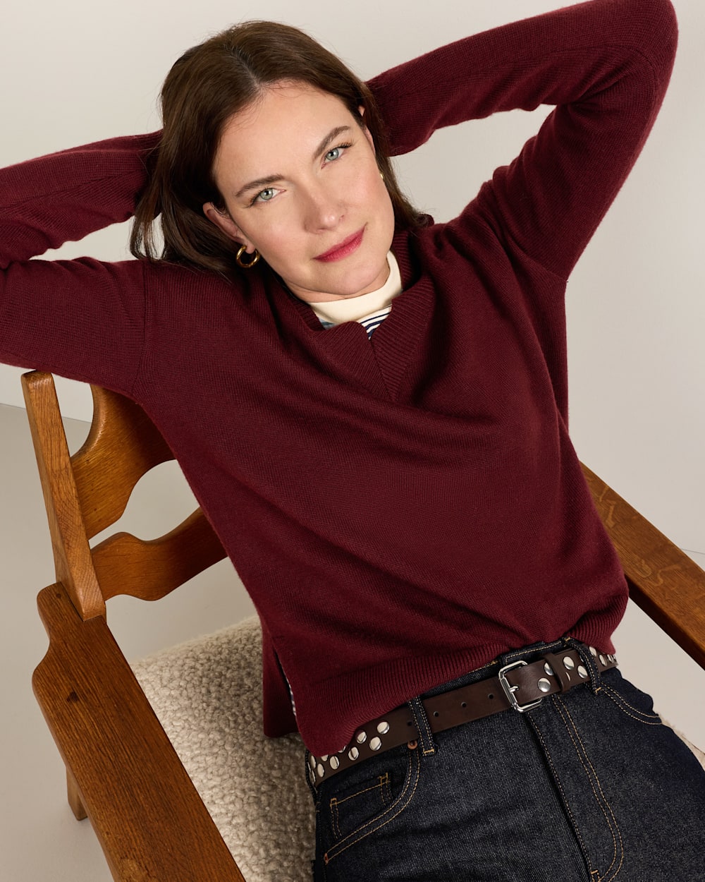 ALTERNATE VIEW OF WOMEN'S MERINO V-NECK SWEATER IN WINE image number 2