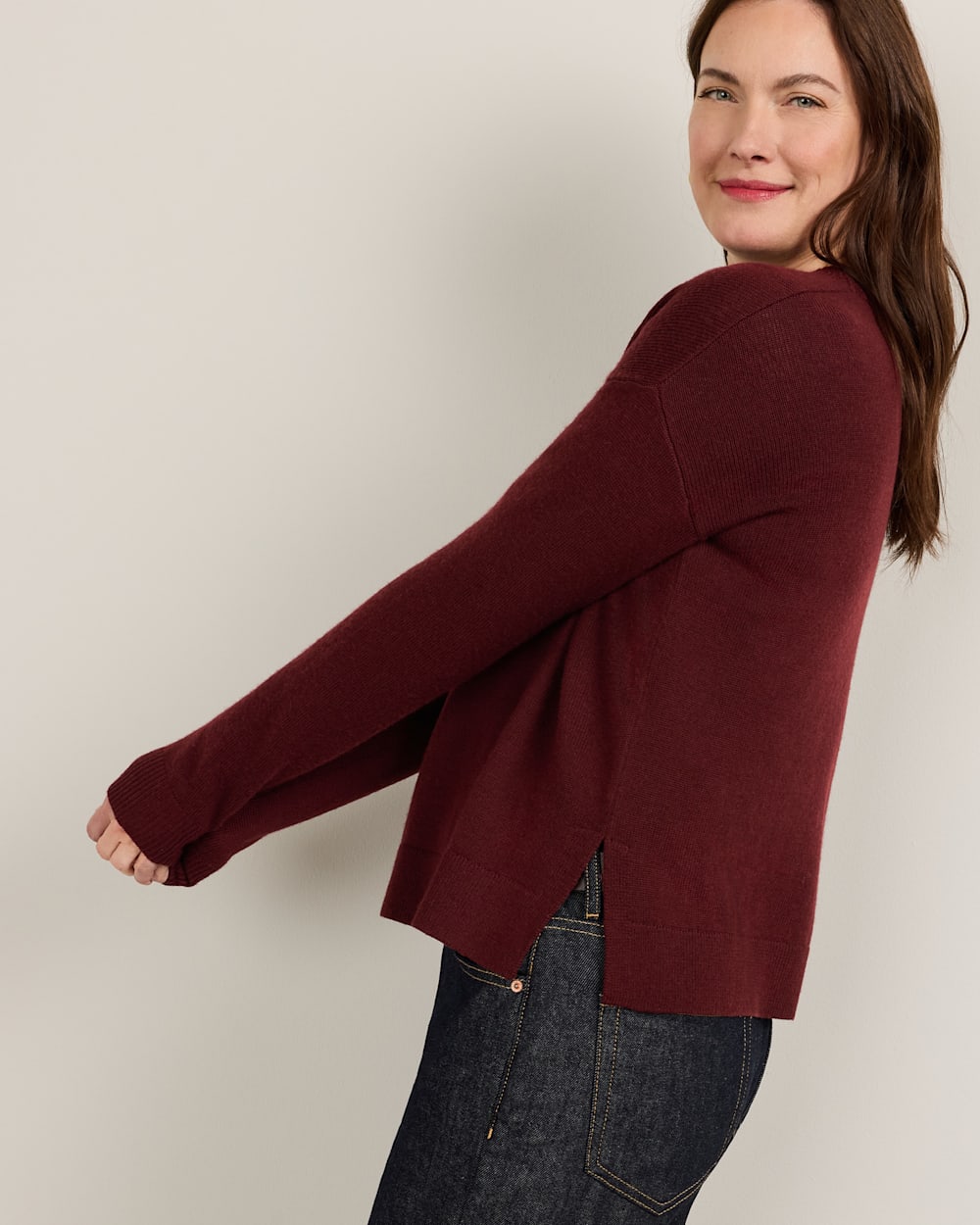 ALTERNATE VIEW OF WOMEN'S MERINO V-NECK SWEATER IN WINE image number 3
