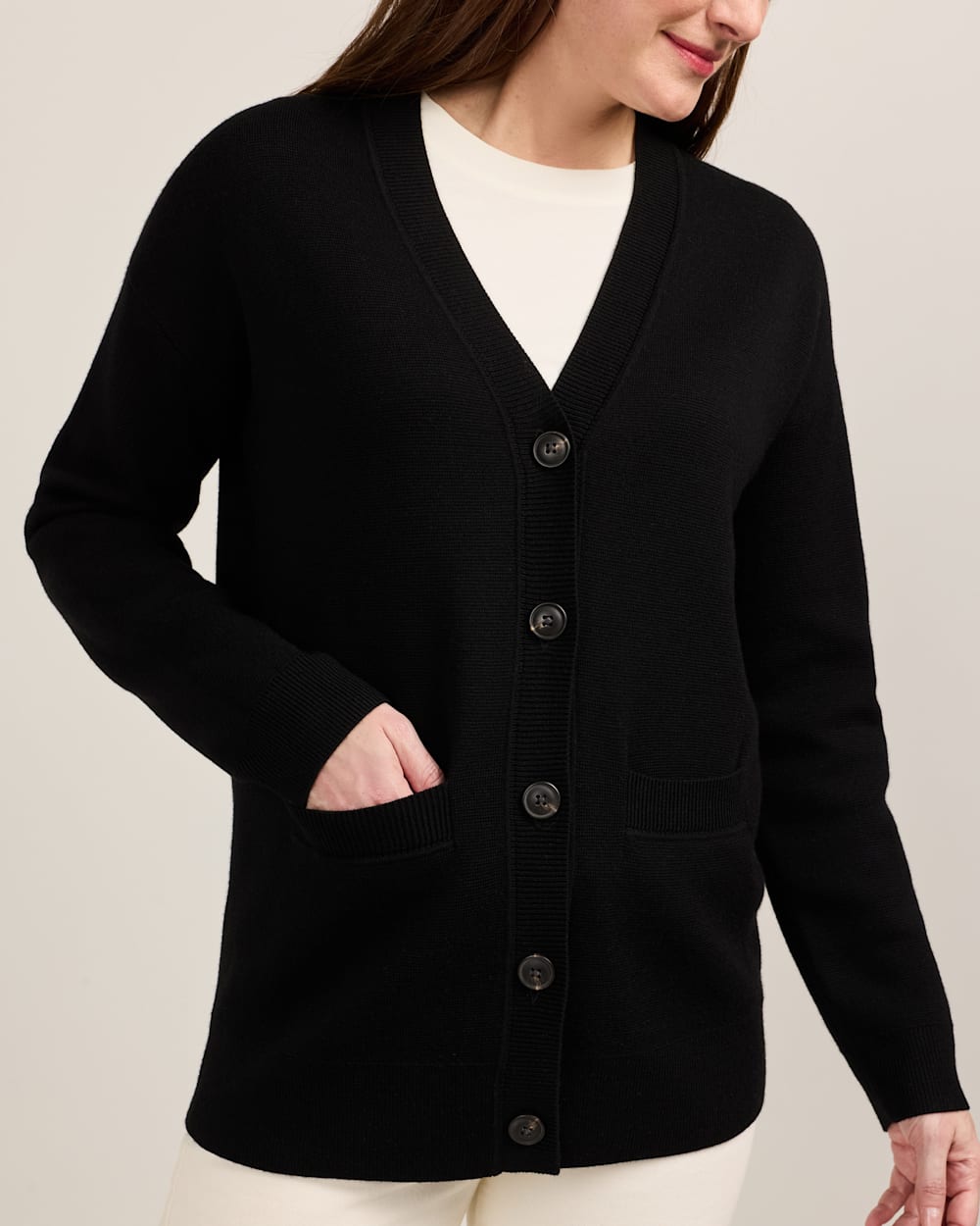 ALTERNATE VIEW OF WOMEN'S RELAXED MERINO CARDIGAN IN BLACK image number 5