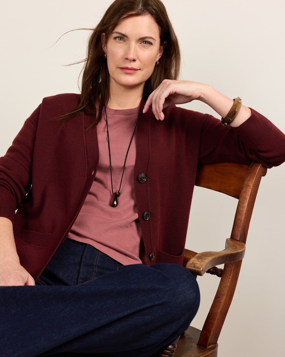 WOMEN'S RELAXED MERINO CARDIGAN IN WINE image number 1
