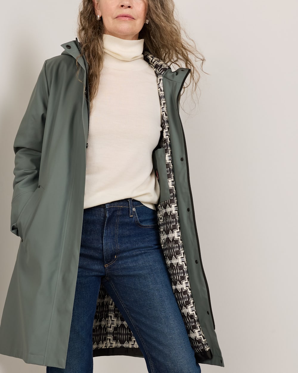 ALTERNATE VIEW OF WOMEN'S VICTORIA RAIN SLICKER IN JUNIPER image number 5