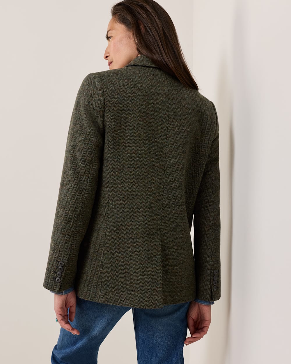 ALTERNATE VIEW OF WOMEN'S HERRINGBONE TWEED WOOL BLAZER IN BLACK/GREEN MIX image number 5