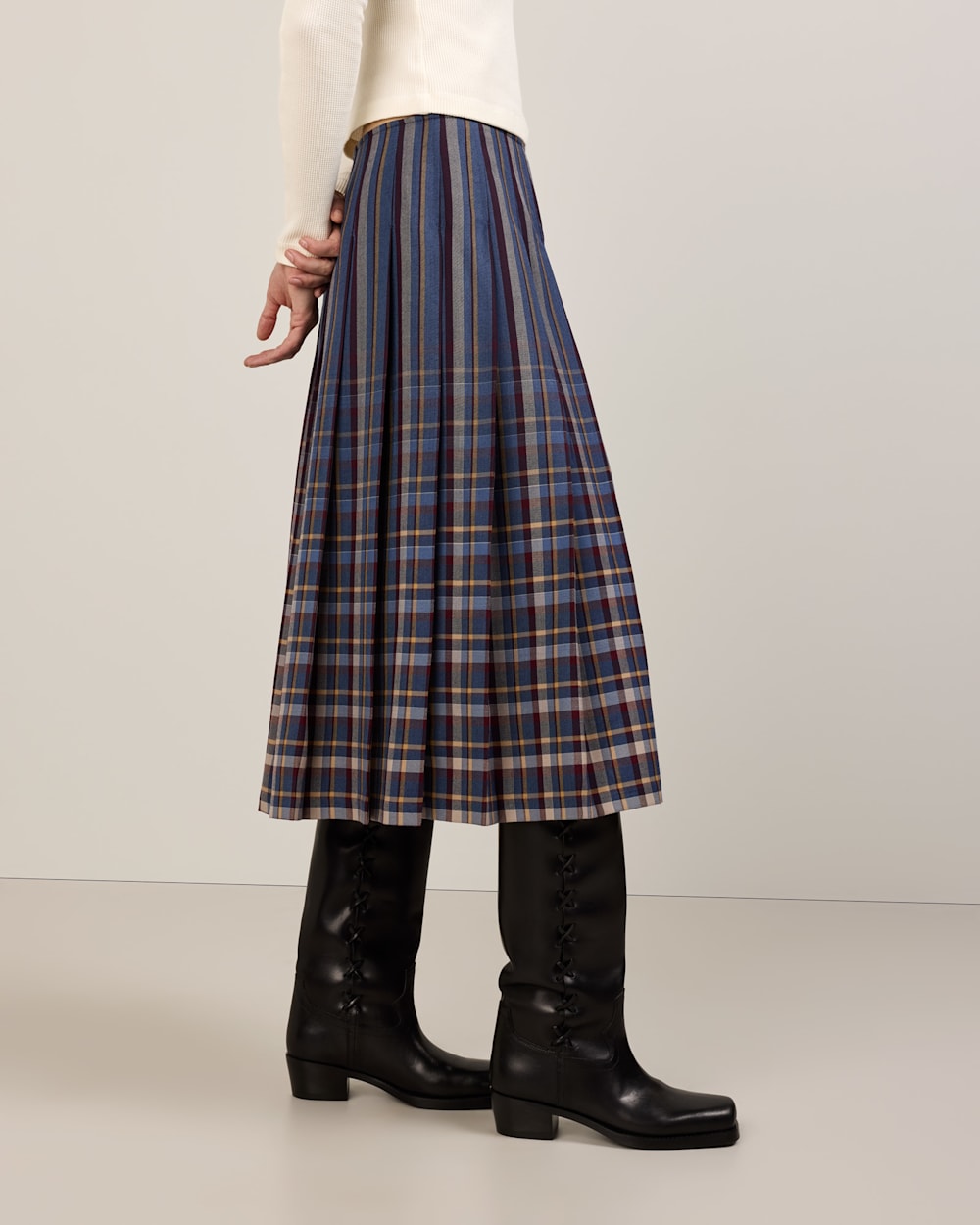 ALTERNATE VIEW OF WOMEN'S WORSTED WOOL PLEATED SKIRT IN BLUE STRIPE PLAID image number 3