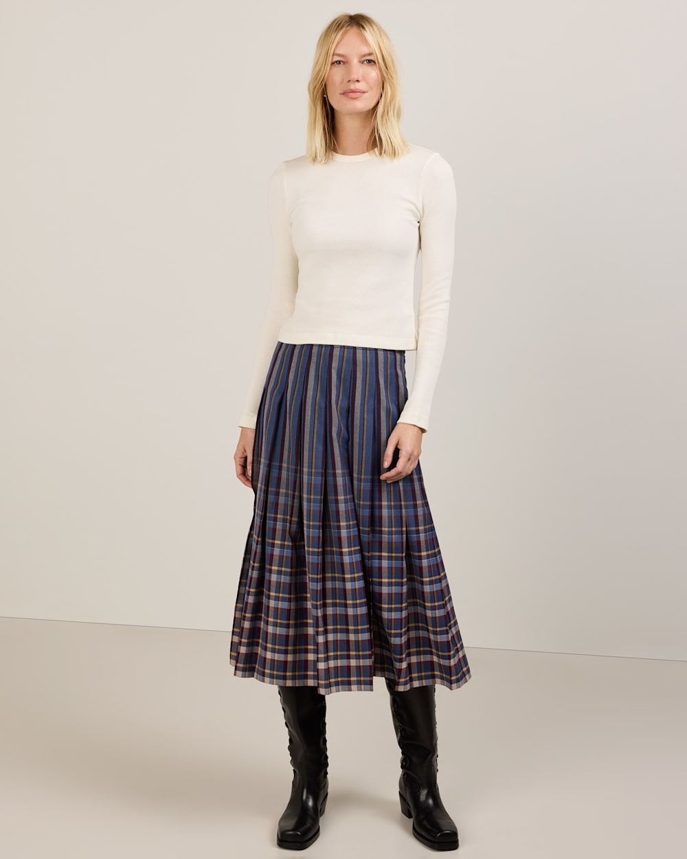 ALTERNATE VIEW OF WOMEN'S WORSTED WOOL PLEATED SKIRT IN BLUE STRIPE PLAID image number 5