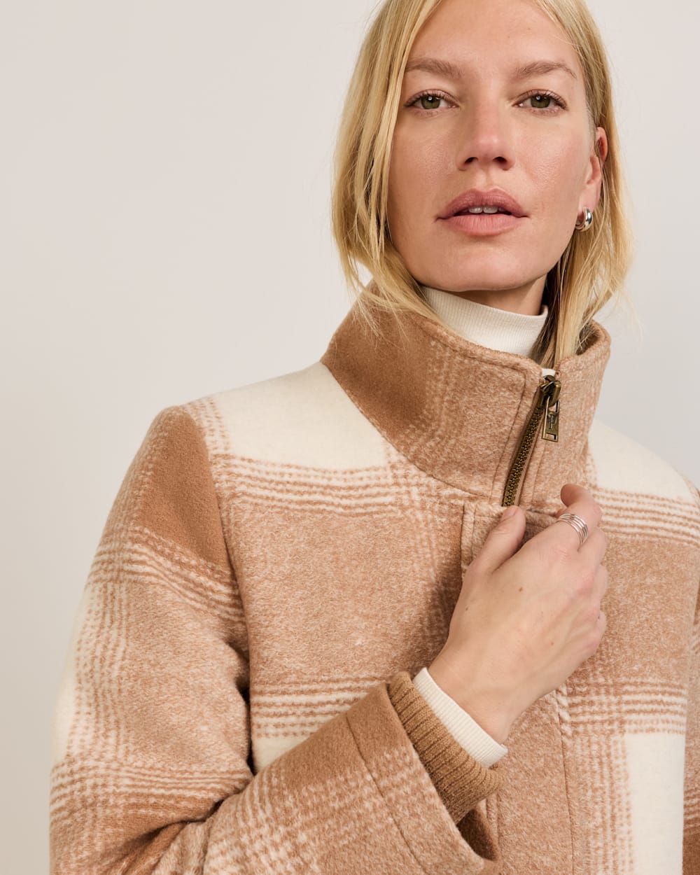 ALTERNATE VIEW OF WOMEN'S PLAID WOOL COAT IN CAMEL OMBRE image number 2