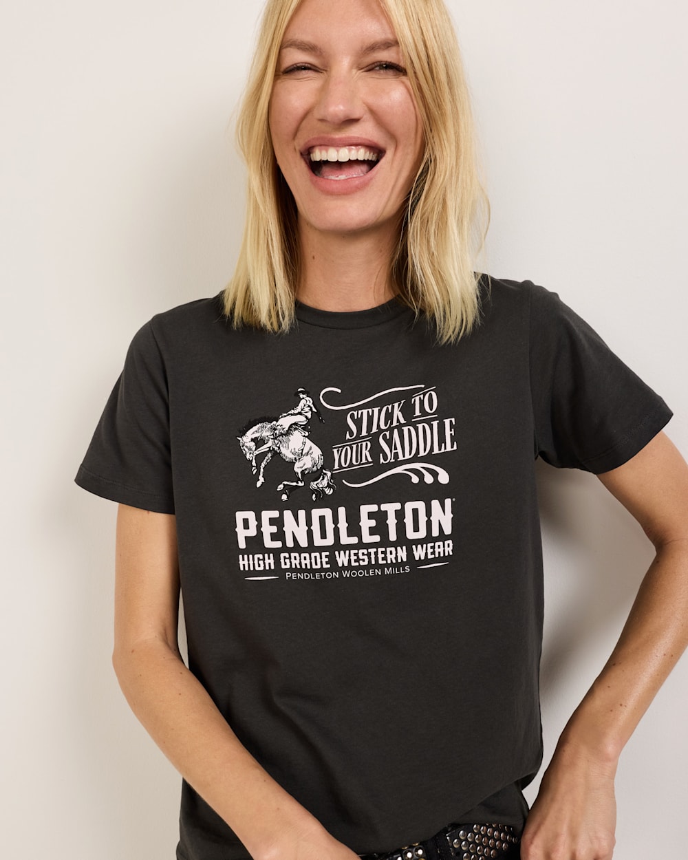 WOMEN'S STICK TO YOUR SADDLE GRAPHIC TEE IN VINTAGE BLACK image number 1