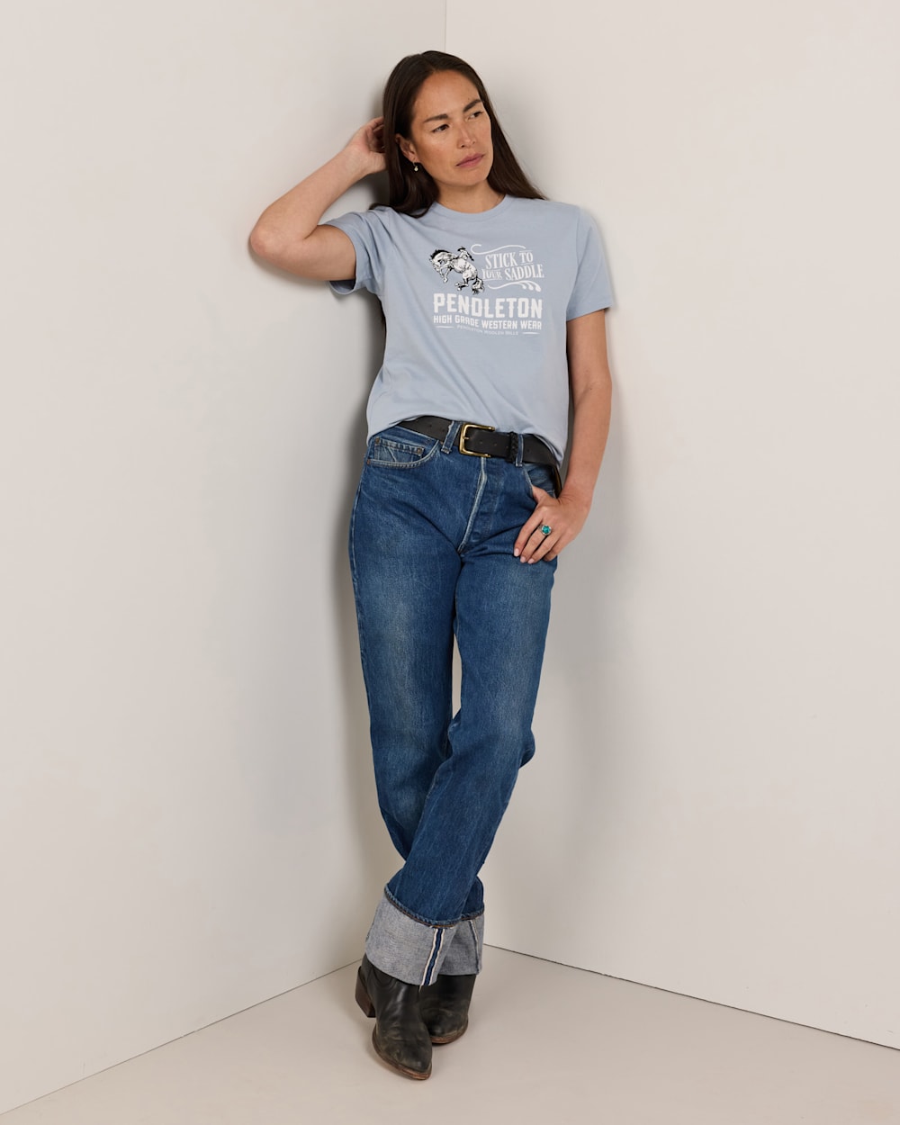 ALTERNATE VIEW OF WOMEN'S STICK TO YOUR SADDLE GRAPHIC TEE IN BLUE FOG image number 4