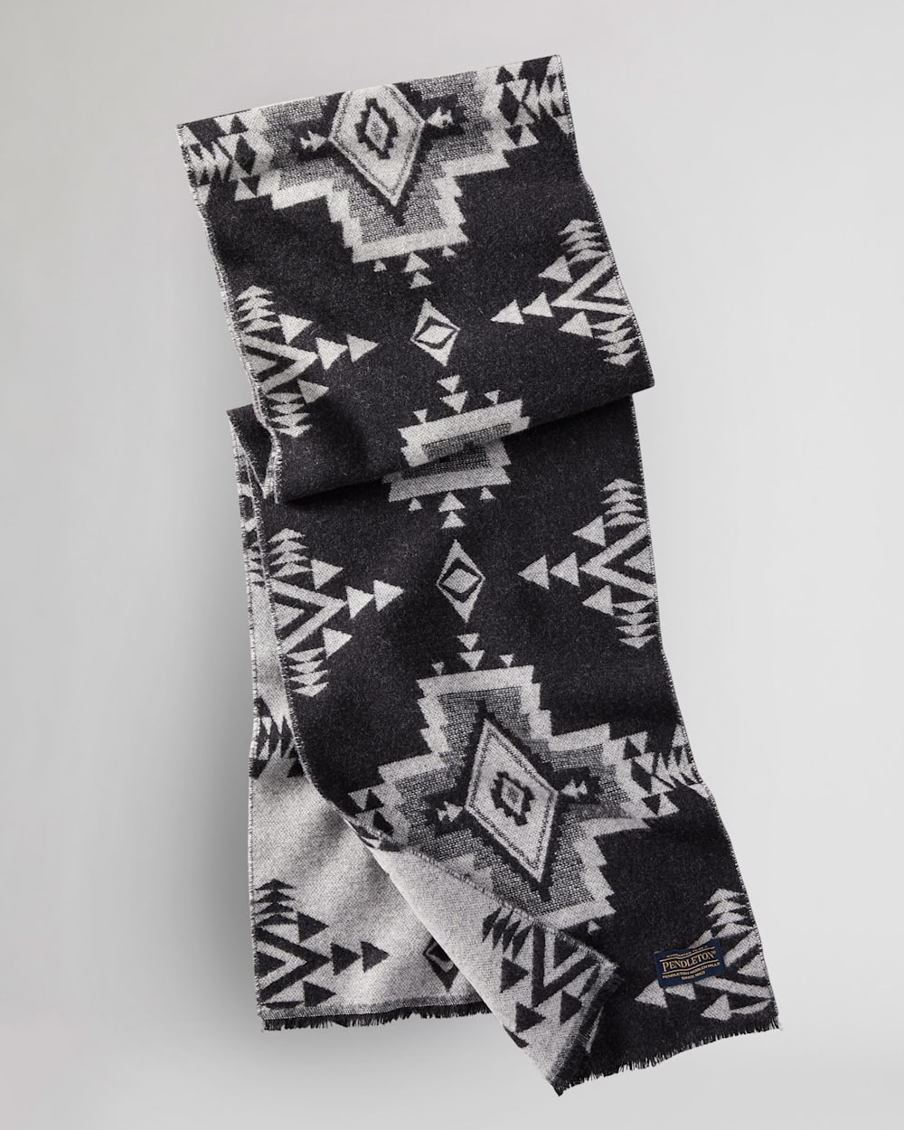 WOOL JACQUARD SCARF IN BLACK ROCK POINT image number 1