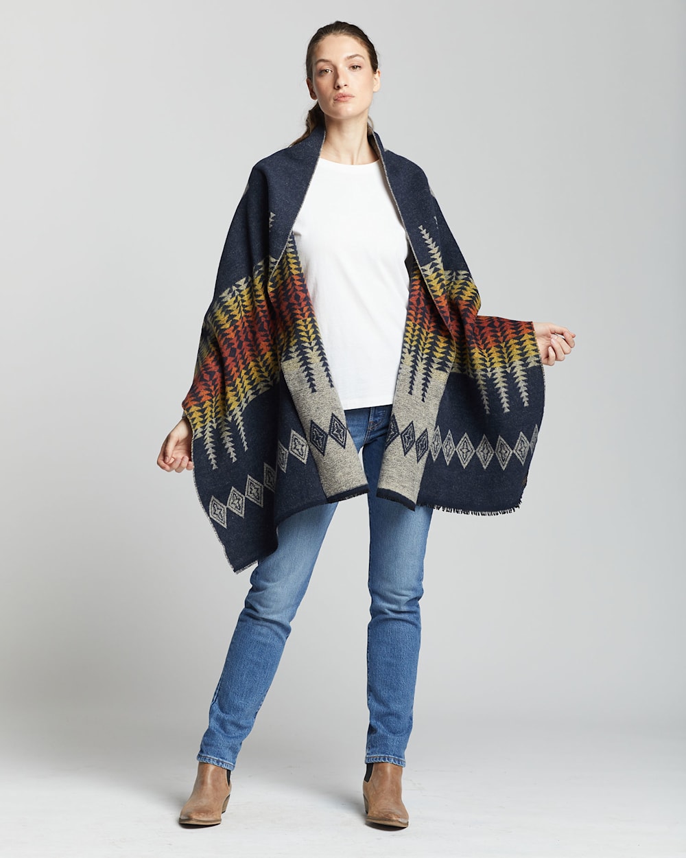 ALTERNATE VIEW OF OVERSIZED COTTON WRAP IN NAVY HARDING image number 4