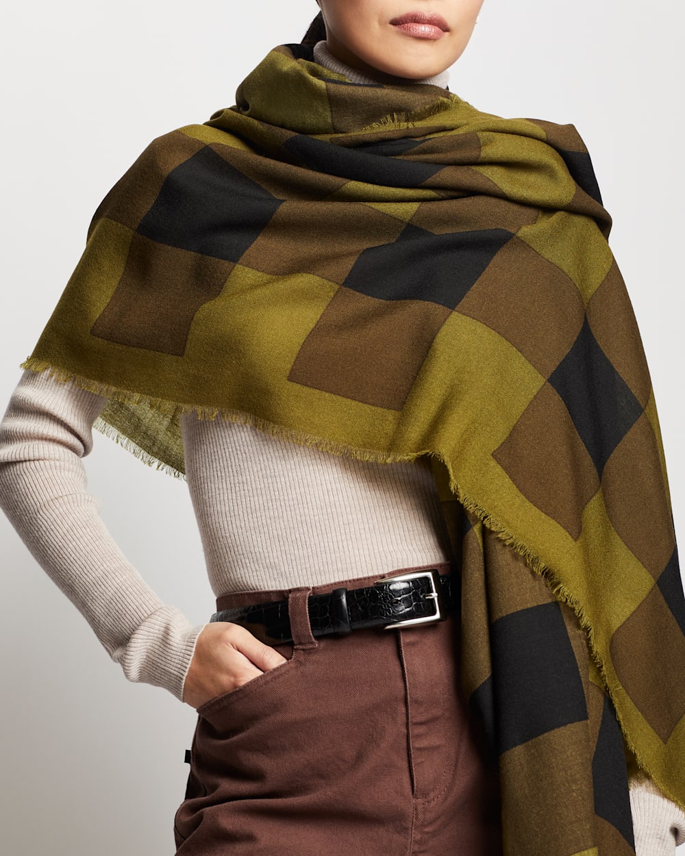 ALTERNATE VIEW OF PLAID FEATHERWEIGHT WOOL SCARF IN OLIVE BUFFALO CHECK image number 4