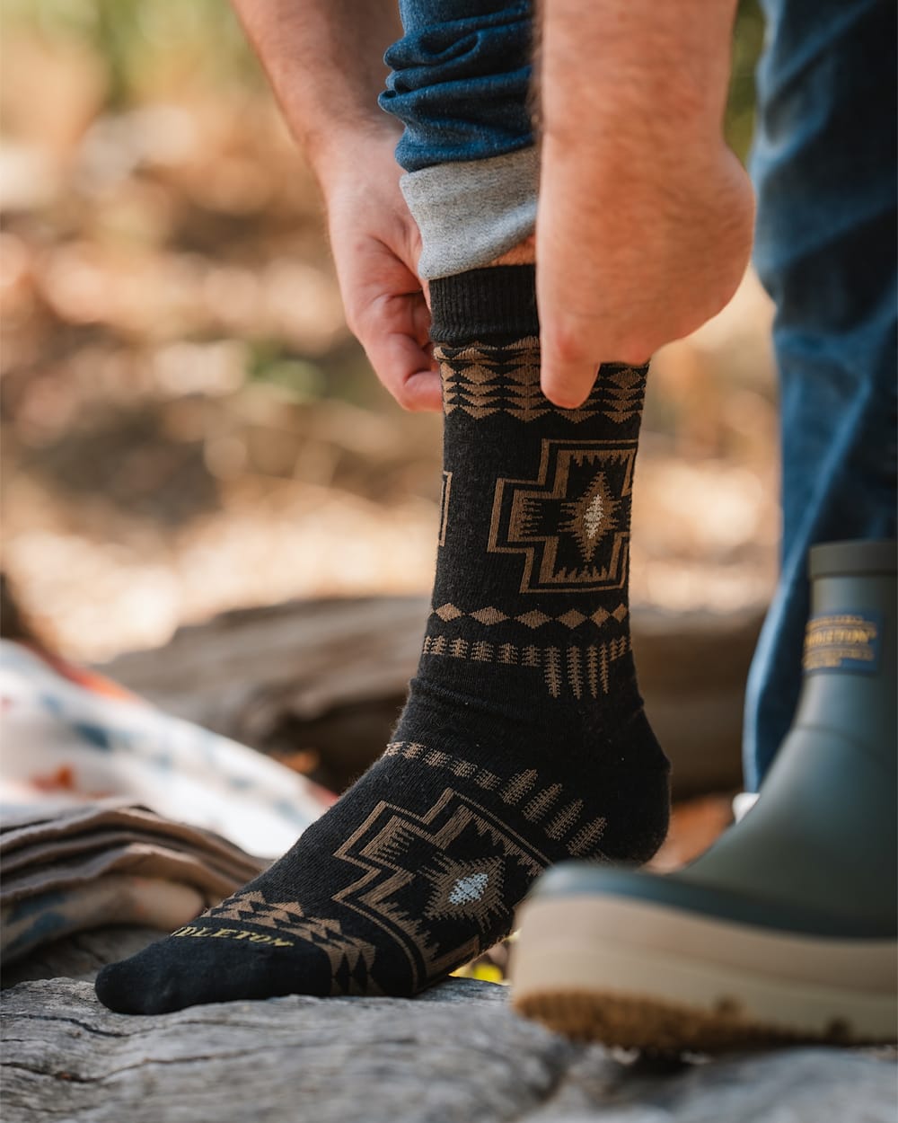 ALTERNATE VIEW OF HARDING CREW SOCKS IN BLACK image number 2