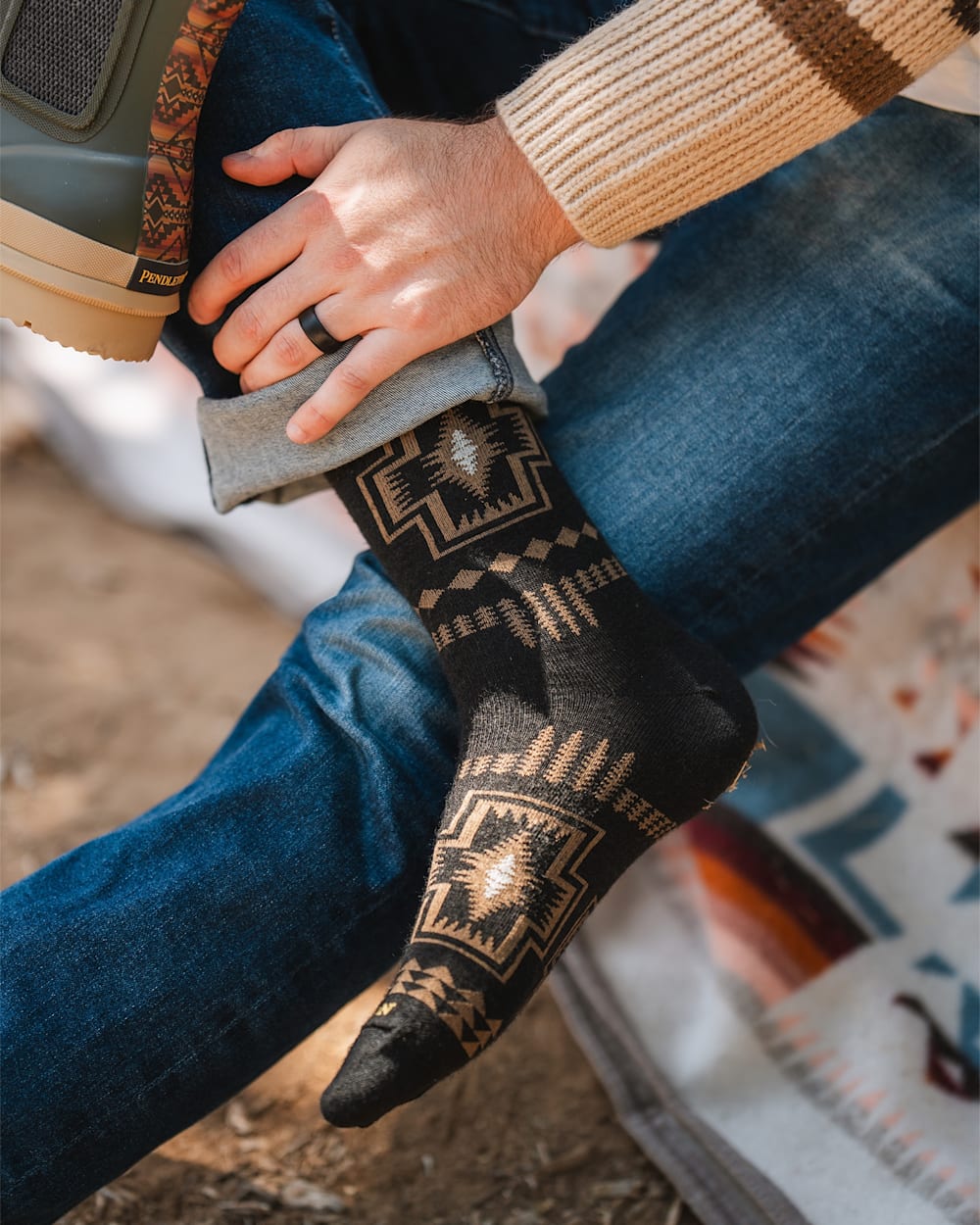 ALTERNATE VIEW OF HARDING CREW SOCKS IN BLACK image number 3
