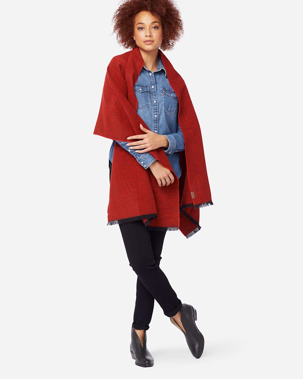 EXTRAFINE MERINO OVERSIZED WOOL WRAP IN RED image number 1