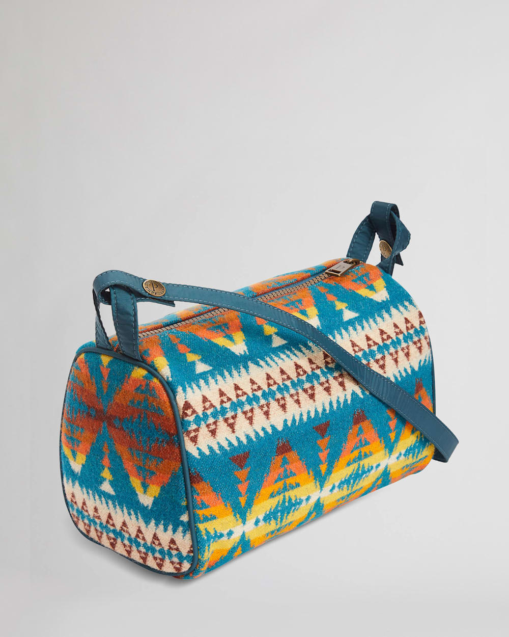 ALTERNATE VIEW OF TRAVEL KIT IN TURQUOISE SUMMIT PEAK image number 2