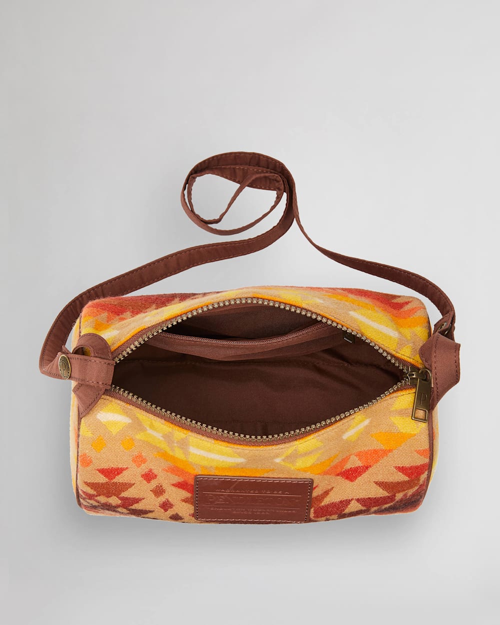 ALTERNATE VIEW OF TRAVEL KIT IN BROWN MISSION TRAILS image number 3