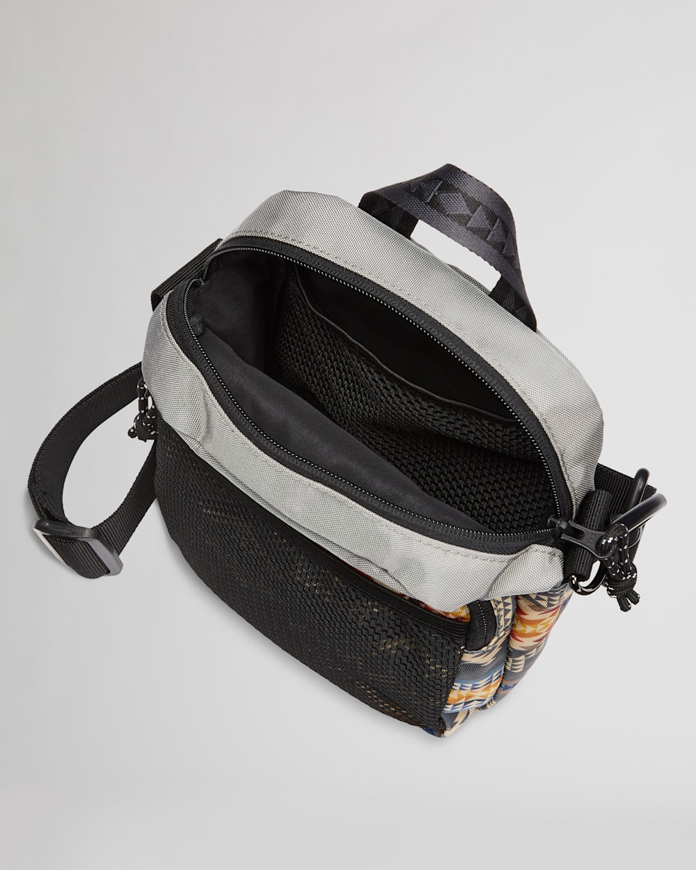 ALTERNATE VIEW OF SMITH ROCK CROSSBODY IN GREY image number 3