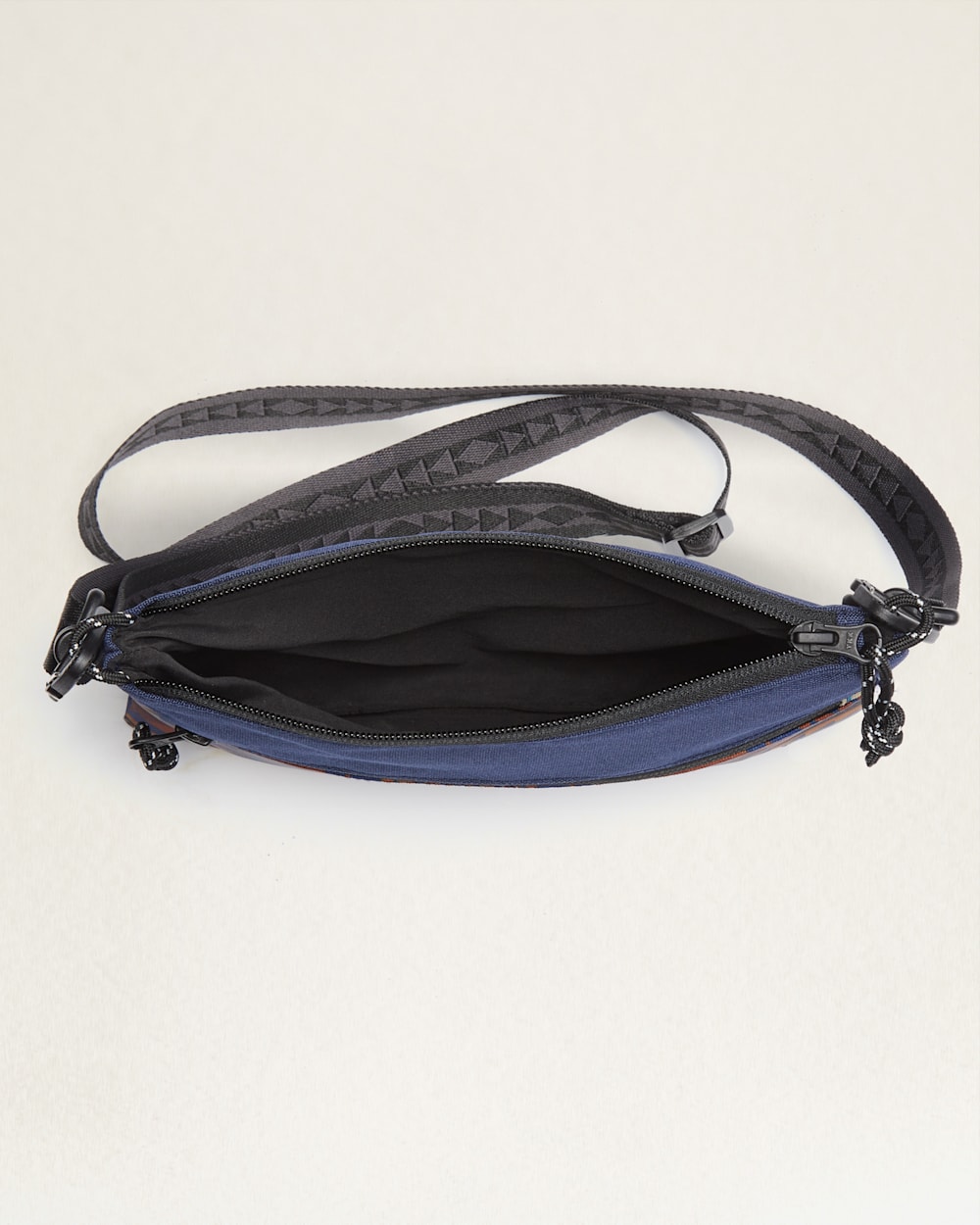 ALTERNATE VIEW OF TRAPPER PEAK SACOCHE IN NAVY image number 2