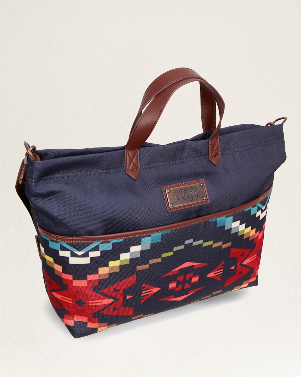 ALTERNATE VIEW OF CARICO LAKE TRAVEL TOTE IN NAVY image number 4