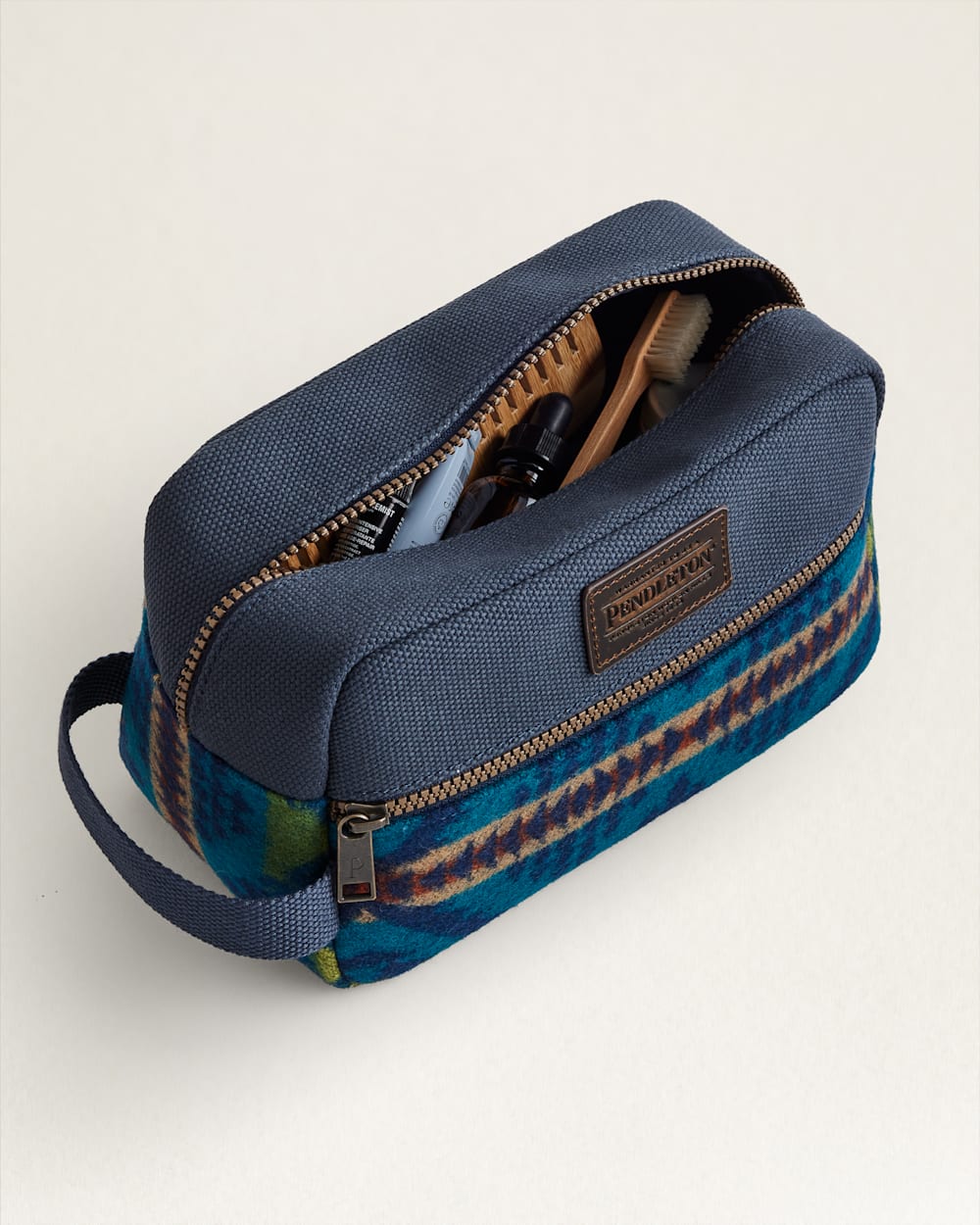 ALTERNATE VIEW OF DIAMOND DESERT CARRYALL POUCH IN BLUE MULTI image number 4