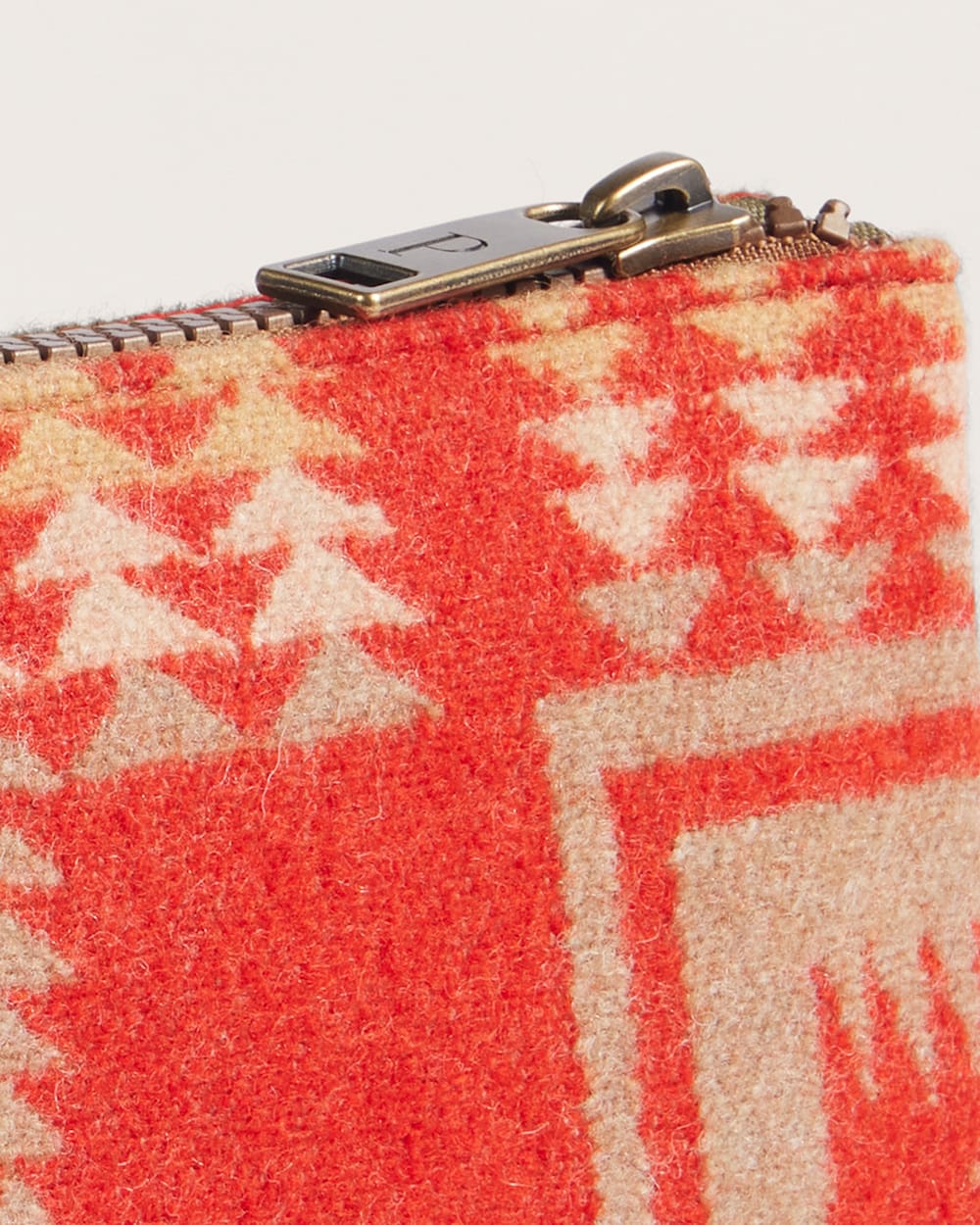 ALTERNATE VIEW OF HARDING THREE POCKET KEEPER IN CHILI RED image number 3